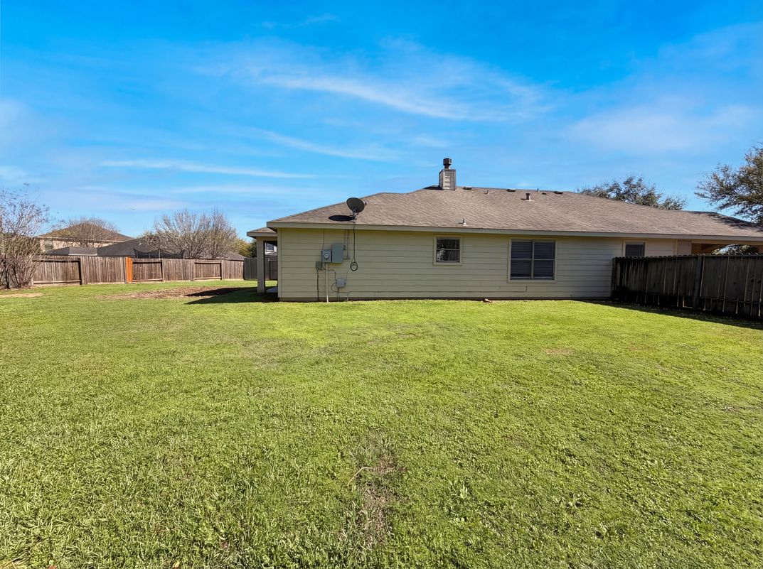 Photo 10 of 19 of 19822 Rippling Brook Ln, Tomball, TX