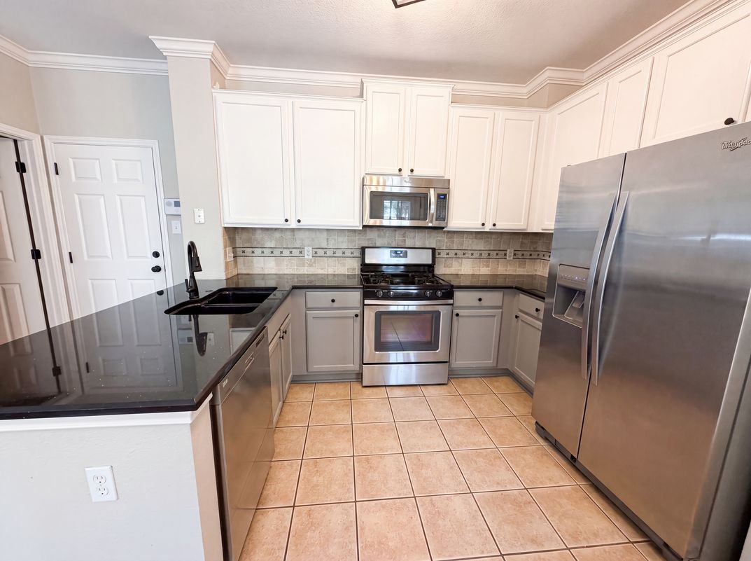 Property photo 2 of 8518 Cahill Dr Apt 19