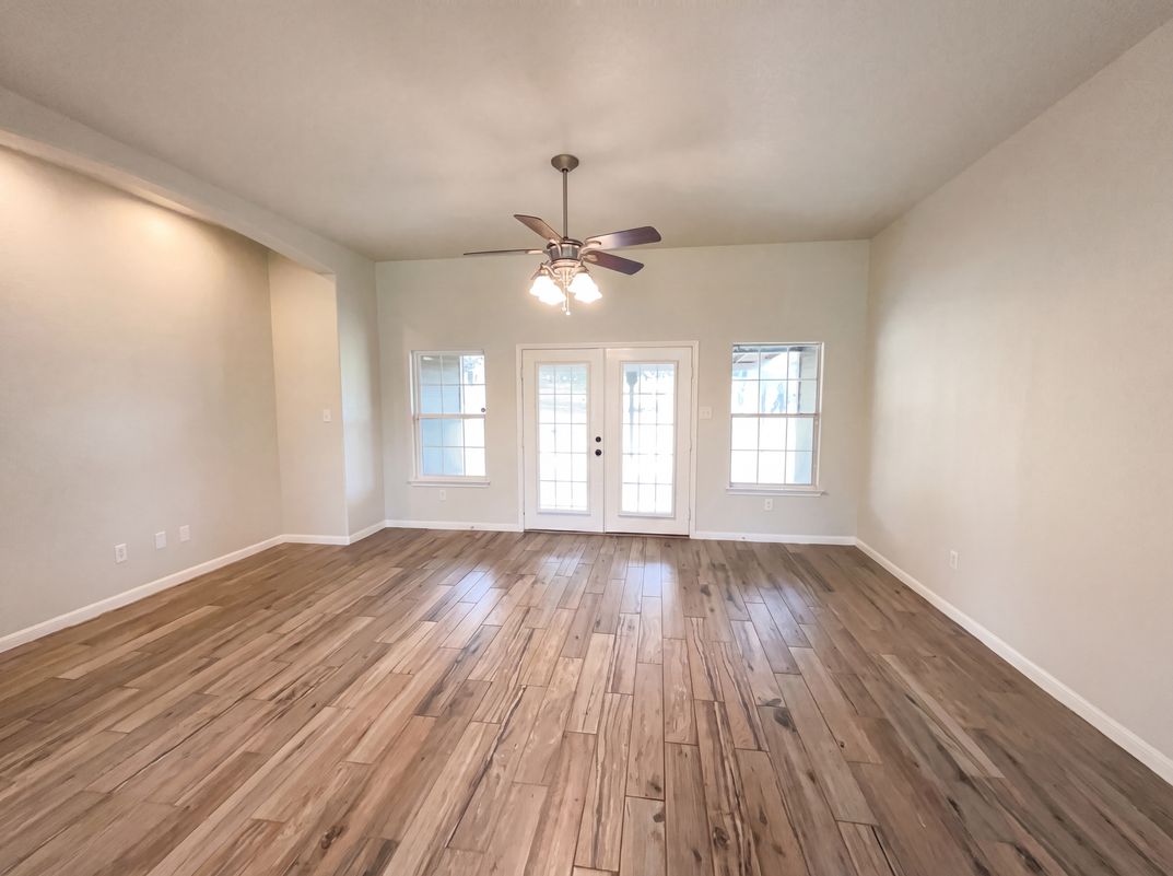 Photo 3 of 22 of 130 Log Cabin Way, Poteet, TX