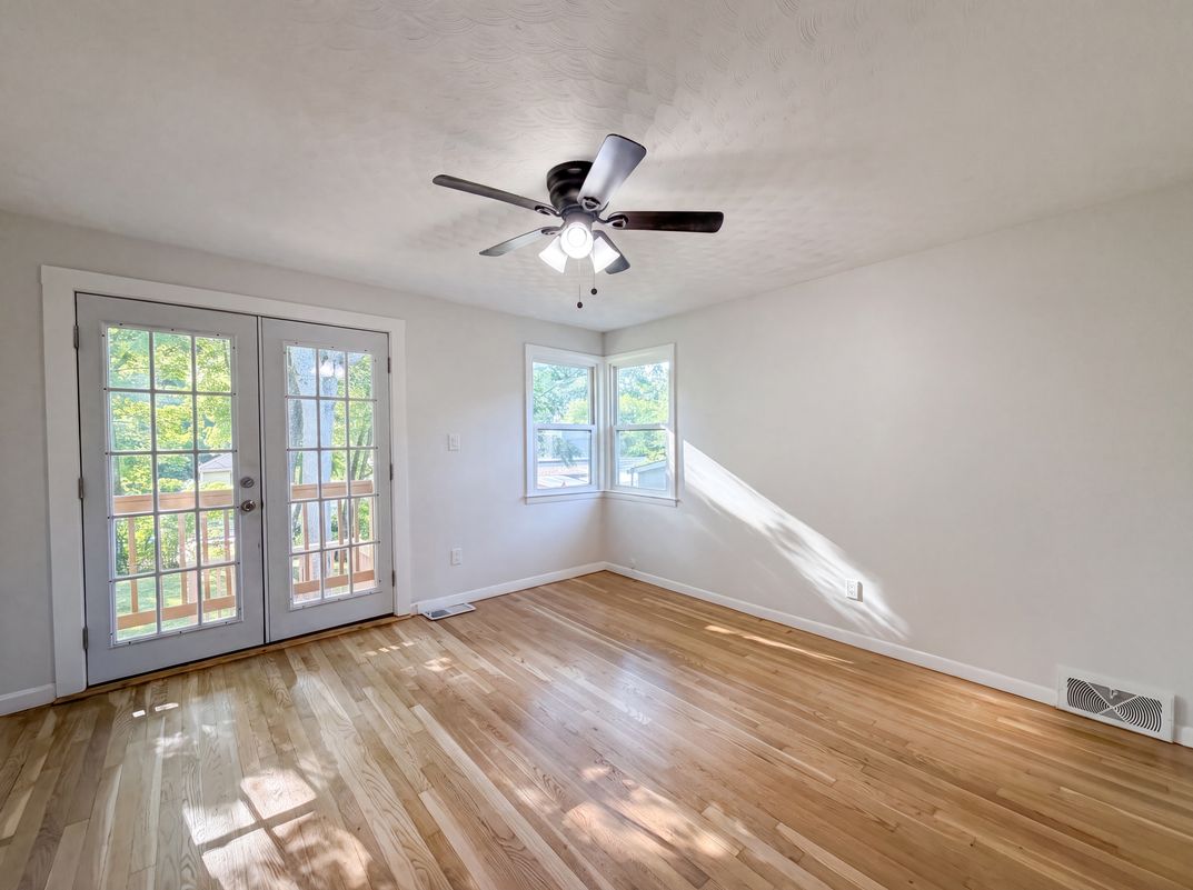 Photo 6 of 21 of 17 Vineyard St, Worcester, MA