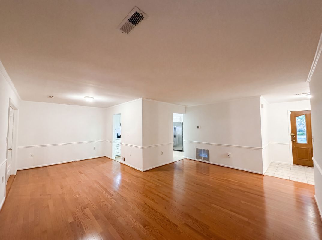 Photo 6 of 54 of 15489 Chopawamsic Ct, Woodbridge, VA