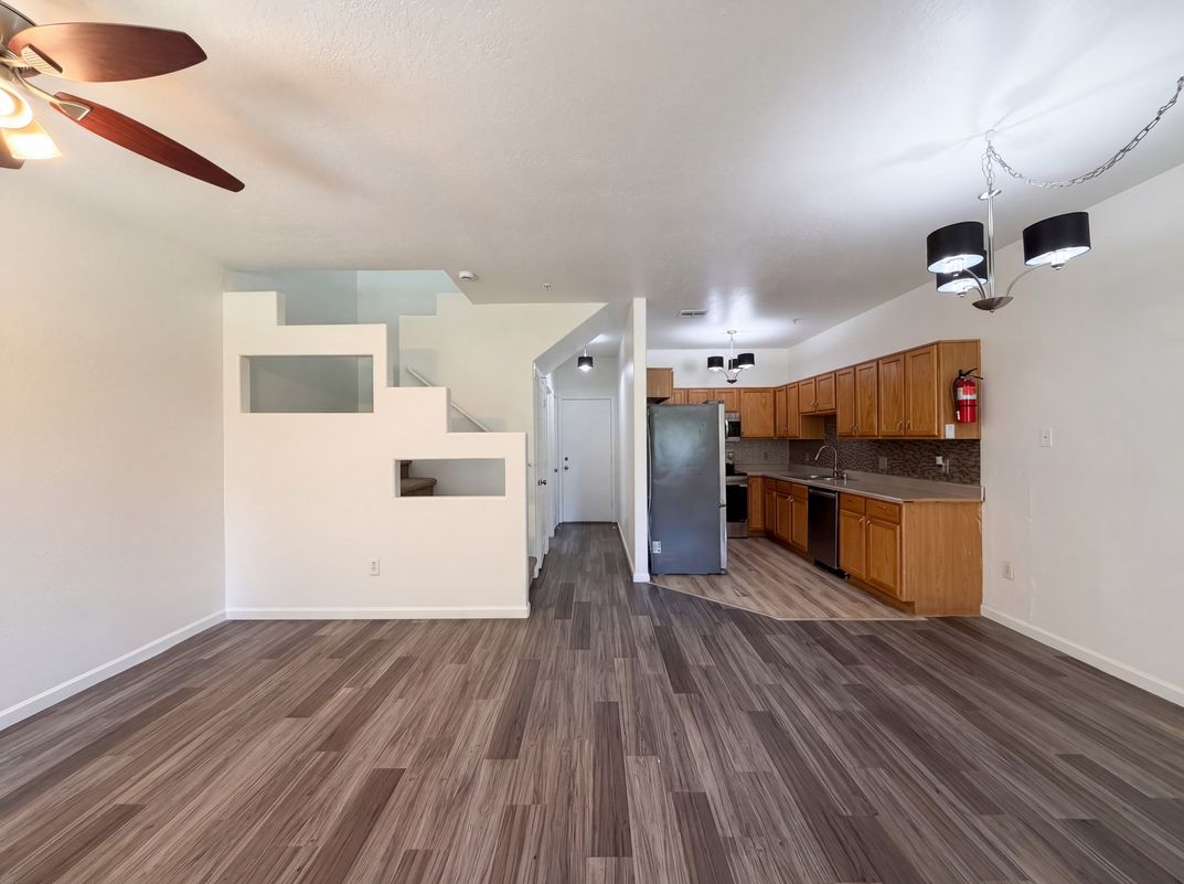 Property photo 3 of 1718 W Colter St Unit 174