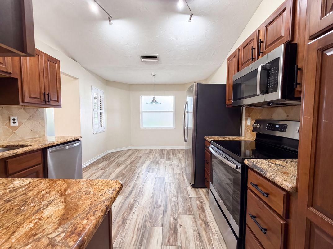 Photo 2 of 27 of 3430 55th Dr E, Bradenton, FL