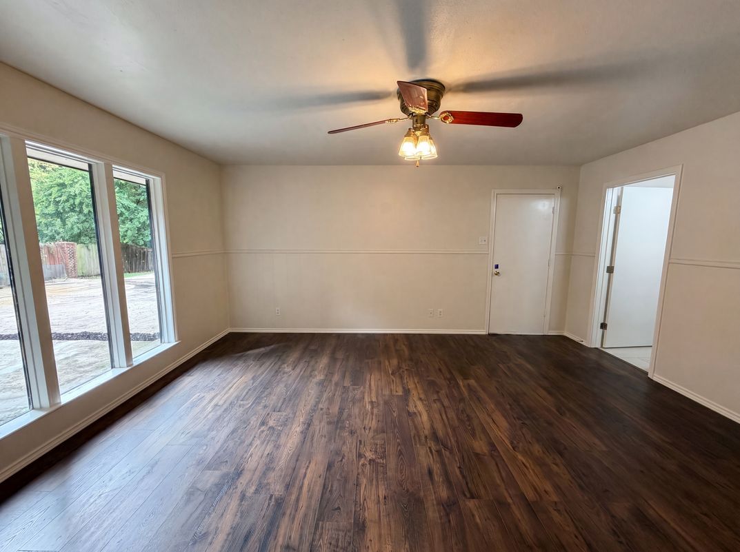 Photo 9 of 20 of 722 S Forest Ln, Duncanville, TX