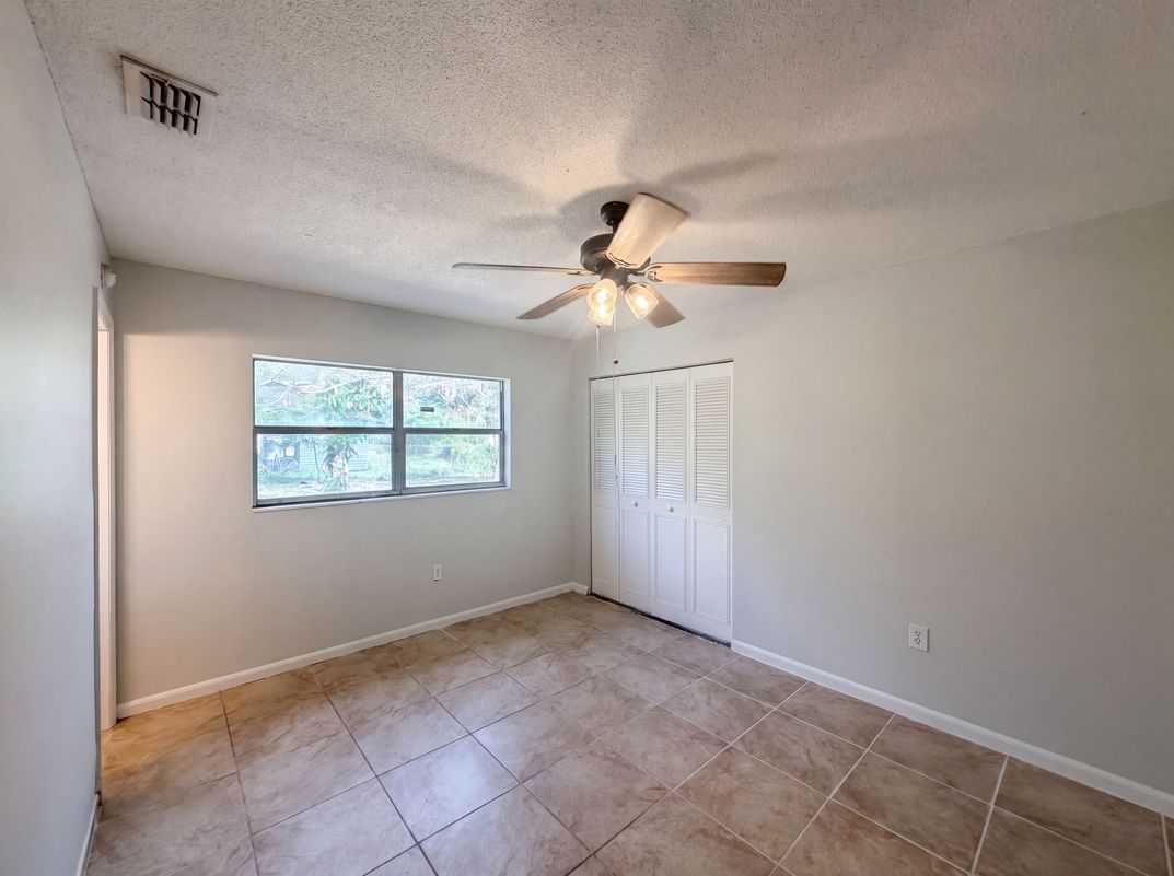 Photo 9 of 18 of 1100 Carefree Cove Dr, Winter Haven, FL