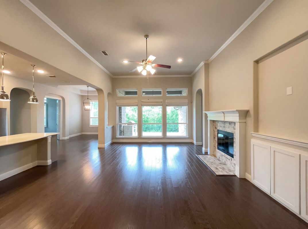 Photo 11 of 24 of 4157 Chantilly Ln, Frisco, TX