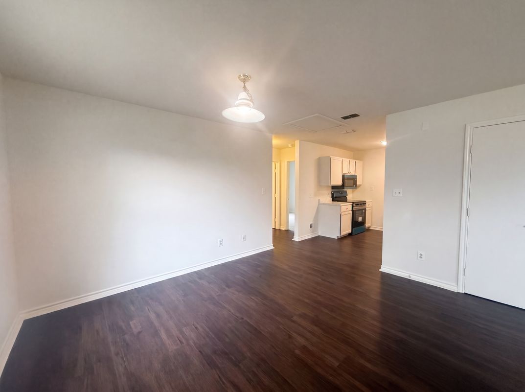 Photo 6 of 15 of 721 Roosevelt Dr, Seguin, TX