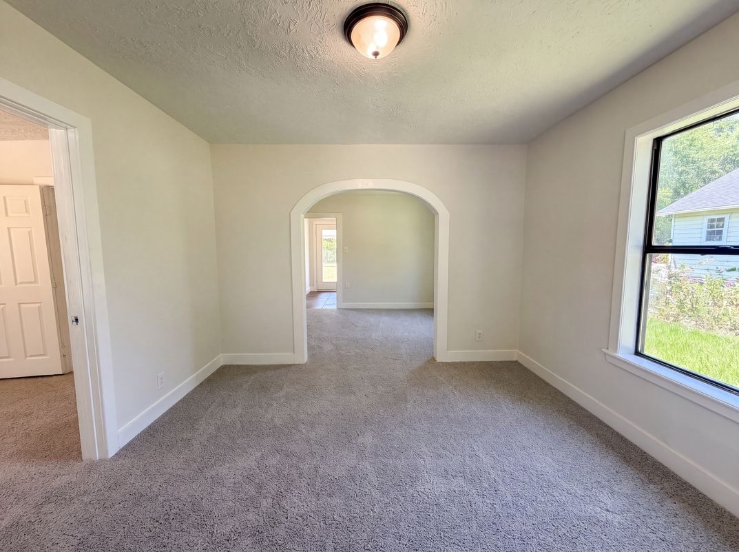 Photo 3 of 16 of 415 Mallie St, Conroe, TX