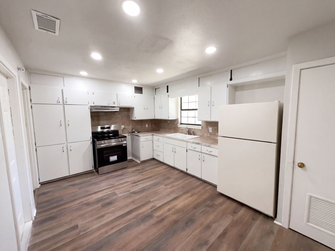 Photo 4 of 21 of 222 Colebrook Dr, San Antonio, TX