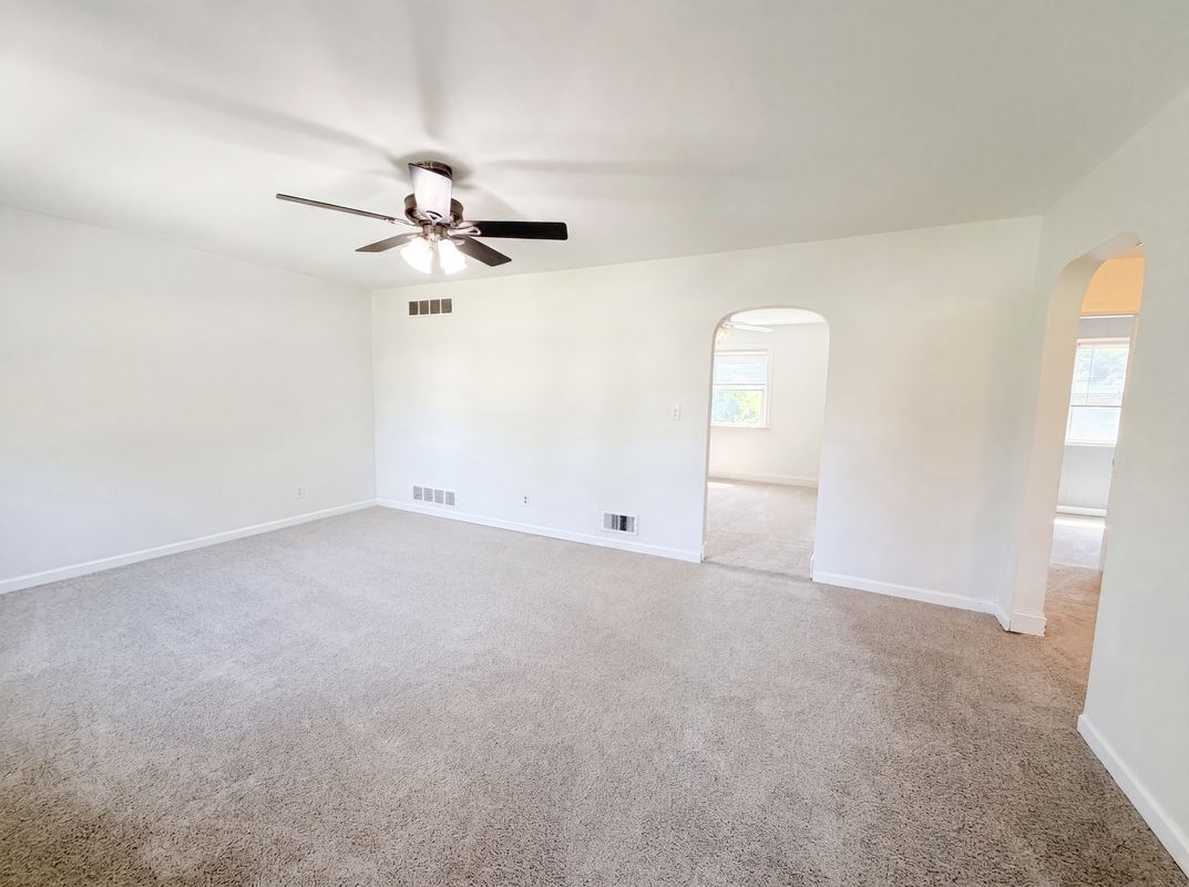 Property photo 3 of 5476 Edalbert Dr