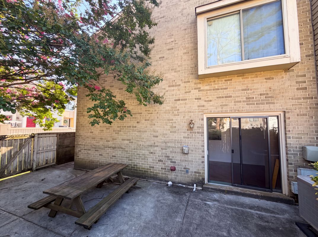 Photo 5 of 20 of 9983 Ridgeline Dr, Montgomery Village, MD