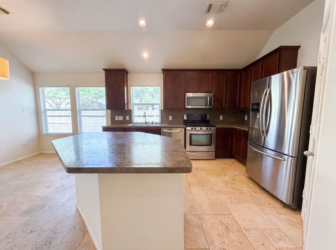 Property photo 2 of 16915 Shoal Park Dr