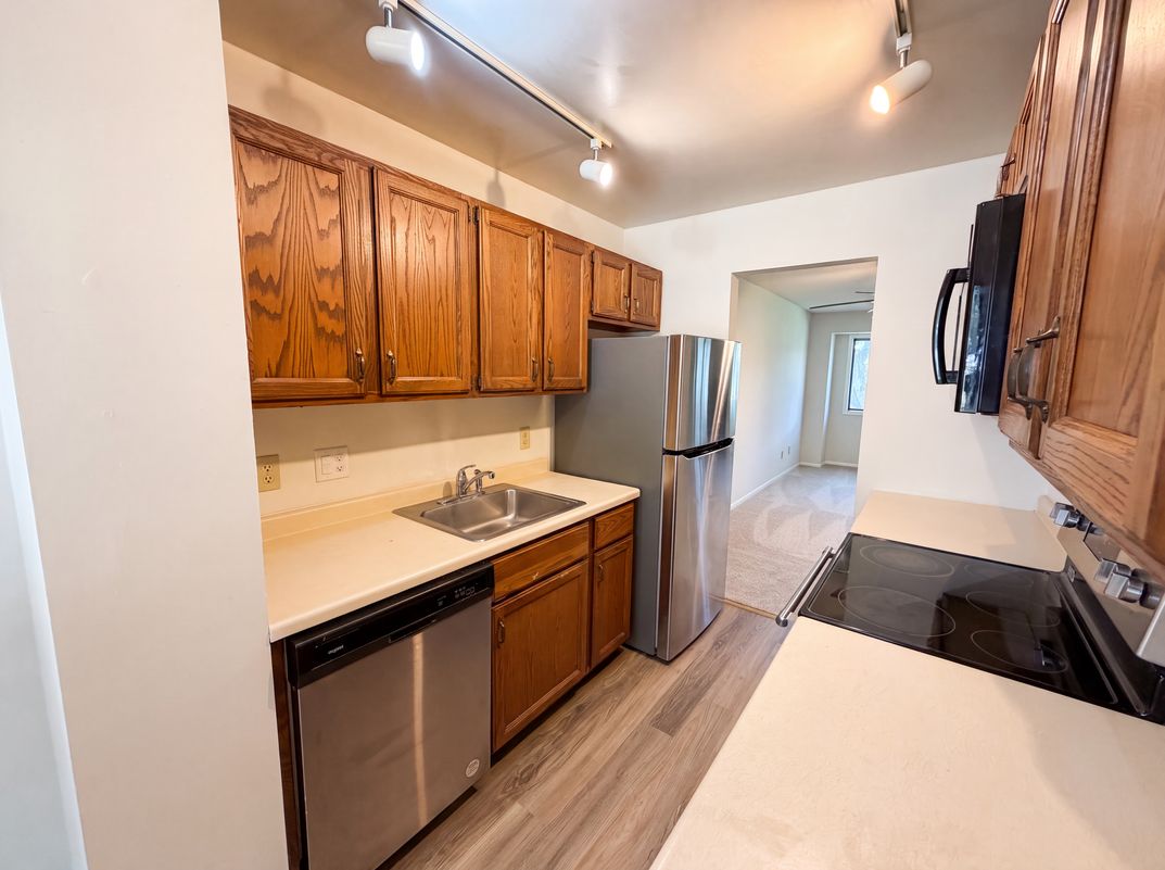 Photo 9 of 30 of 201 Bridlewood Dr, St. Paul, MN