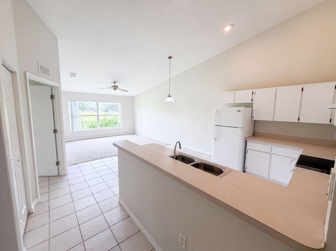Photo 7 of 27 of 37209 Grassy Hill Ln, Dade City, FL
