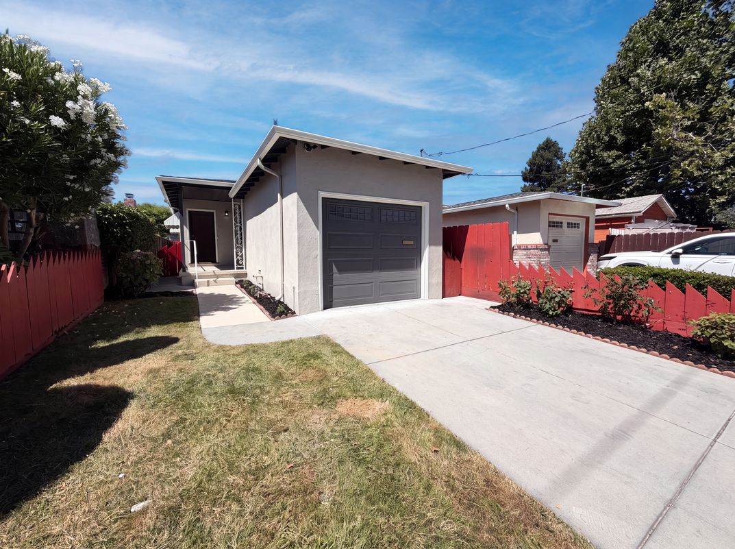 Property photo 1 of 624 Sapphire St