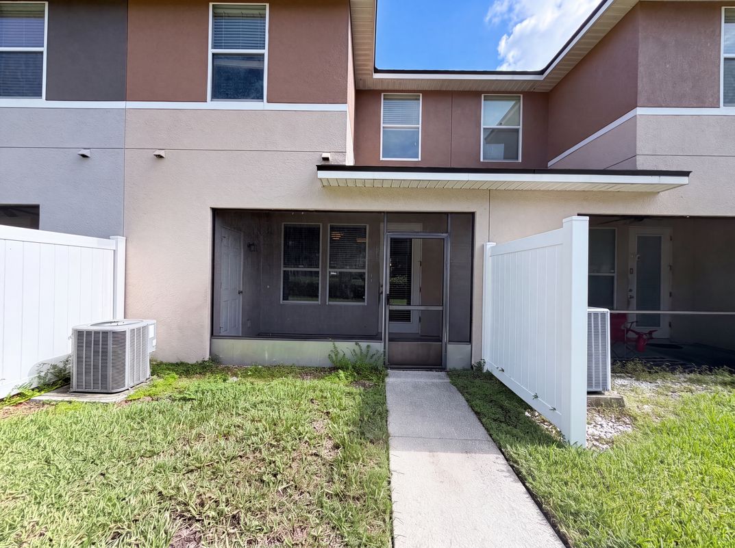 Photo 5 of 21 of 4220 Plantation Oaks Blvd, Orange Park, FL