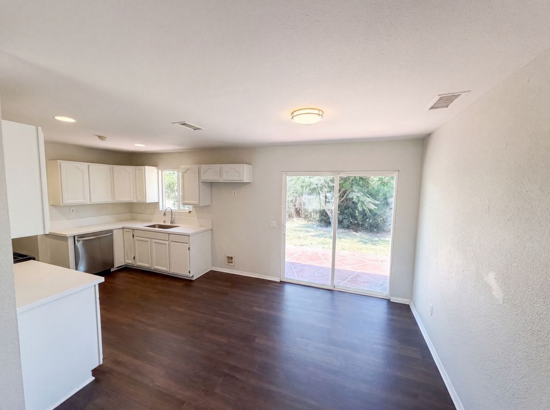 Photo 9 of 20 of 215 Laurel Ln, Hemet, CA