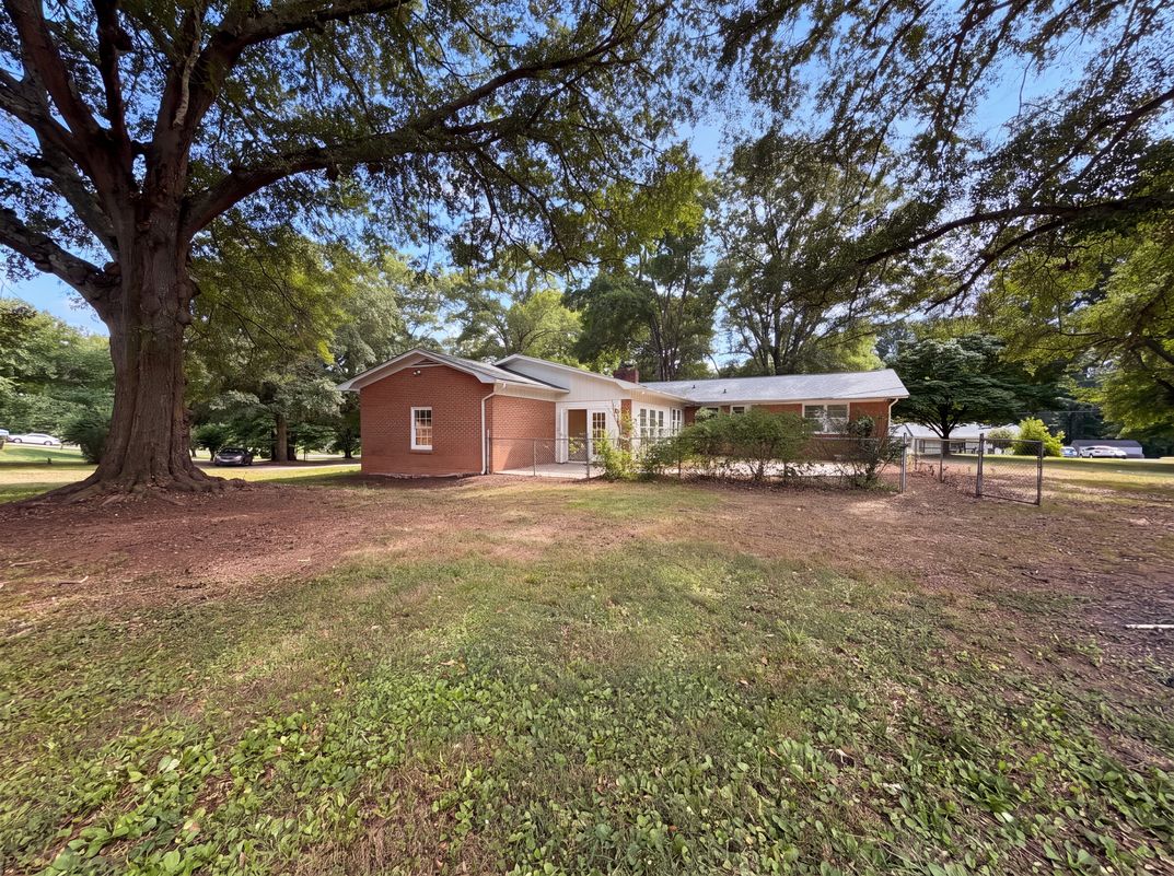 Photo 5 of 16 of 1077 Allendale Cir, Rock Hill, SC