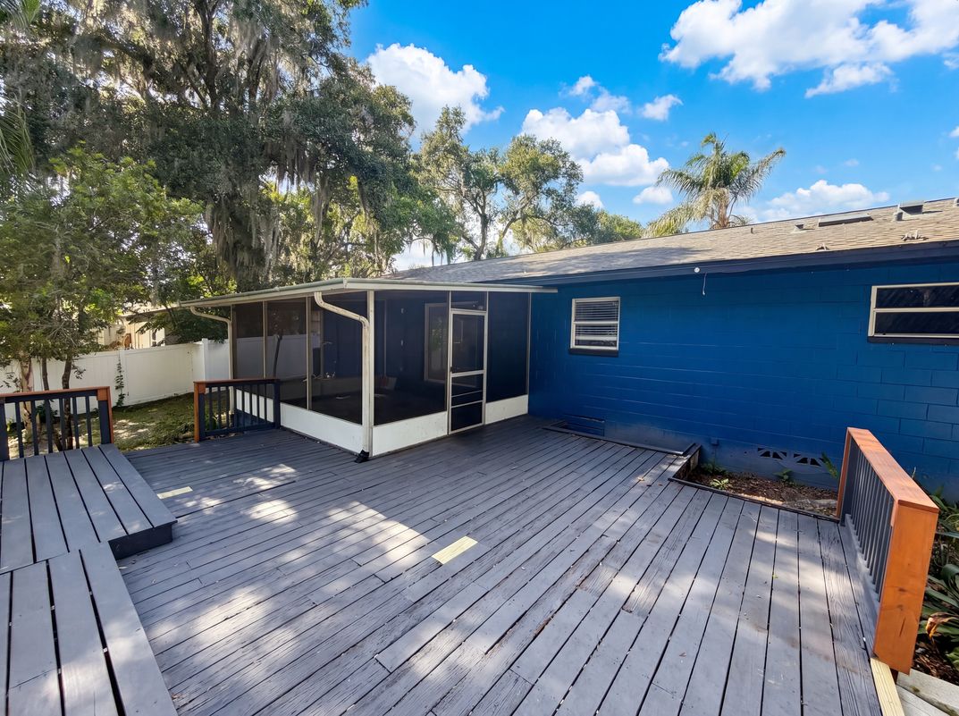 Photo 5 of 21 of 820 E Wisconsin Ave, Deland, FL