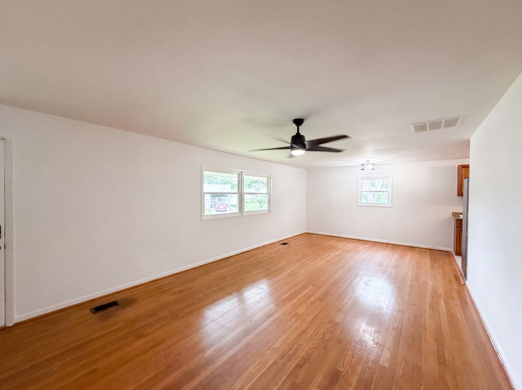 Photo 12 of 32 of 13512 Fitzhugh Ln, Woodbridge, VA