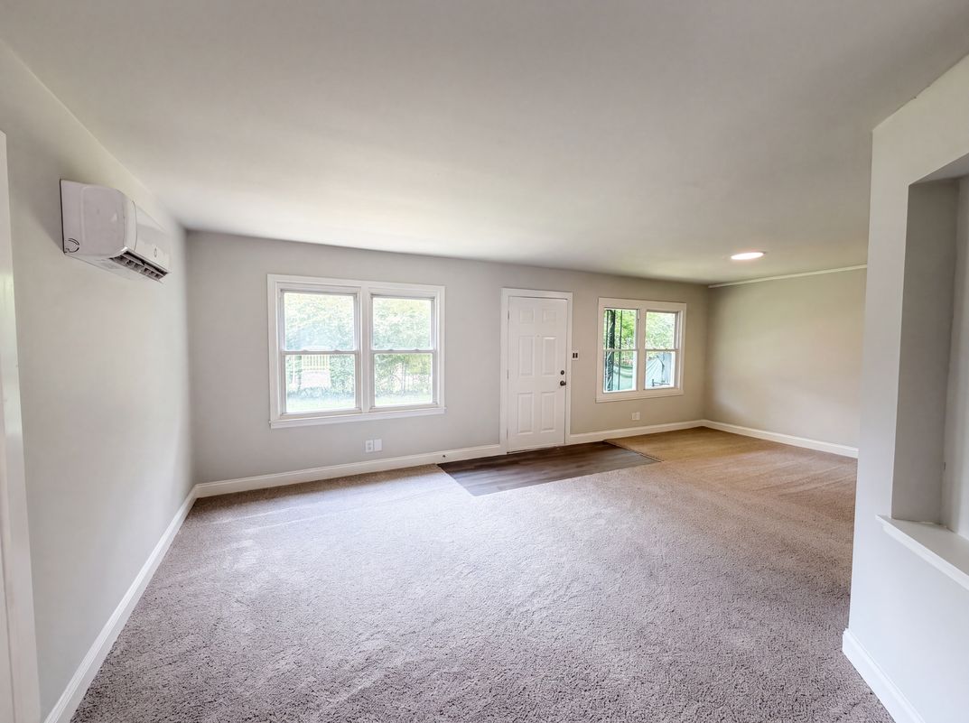 Photo 6 of 20 of 704 Morningside Dr, Mount Holly, NC