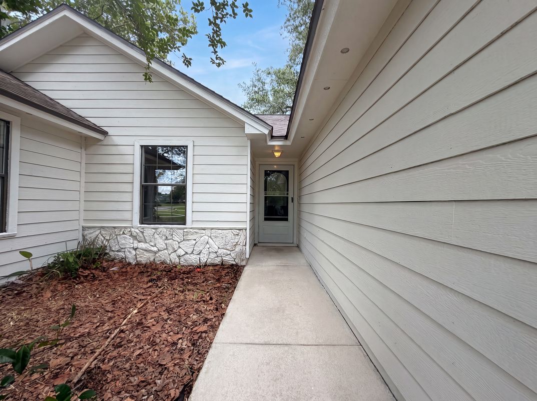 Photo 19 of 23 of 7737 Pepper Cir E, Jacksonville, FL