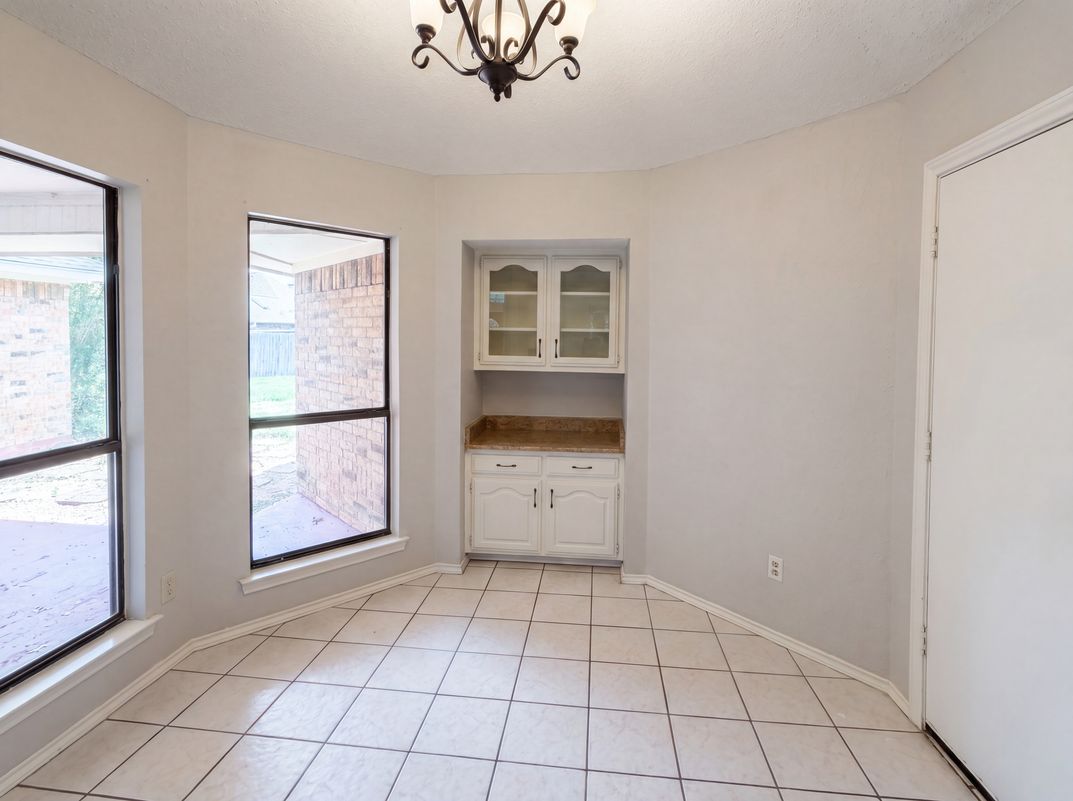 Photo 7 of 16 of 6712 Coach House Ln, Plano, TX