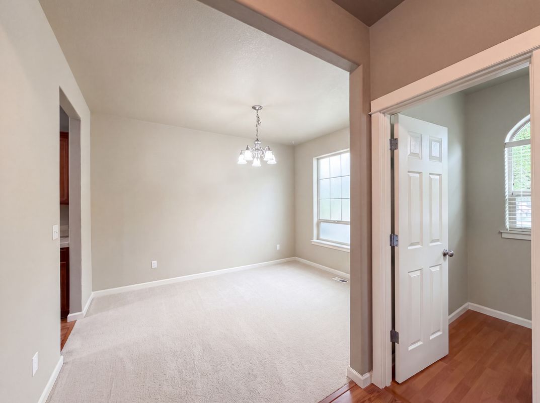 Photo 7 of 23 of 1724 SW Willowview Ter, Beaverton, OR