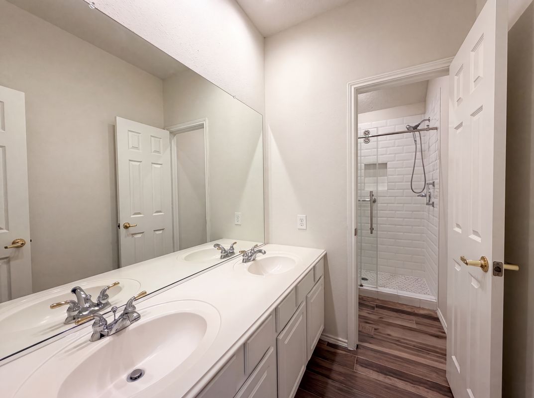 Photo 20 of 24 of 11502 Havard Oaks Dr, Houston, TX