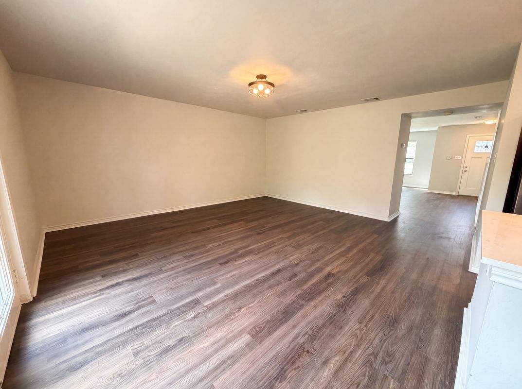 Photo 7 of 22 of 15426 Canteen Creek Dr, San Antonio, TX