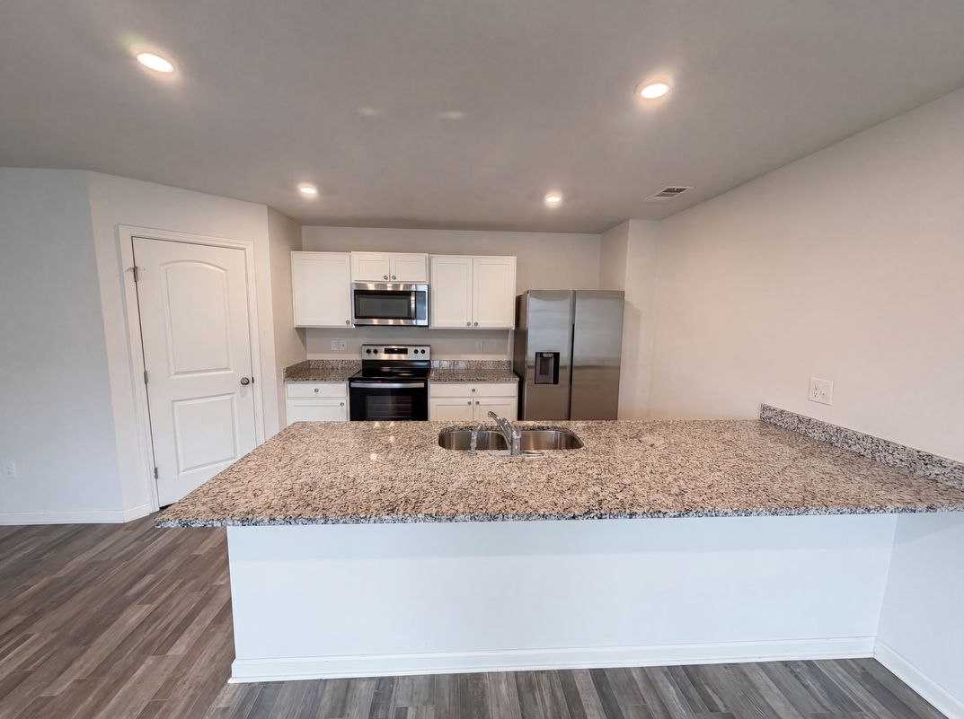 Property photo 2 of 667 Farmstead Trl