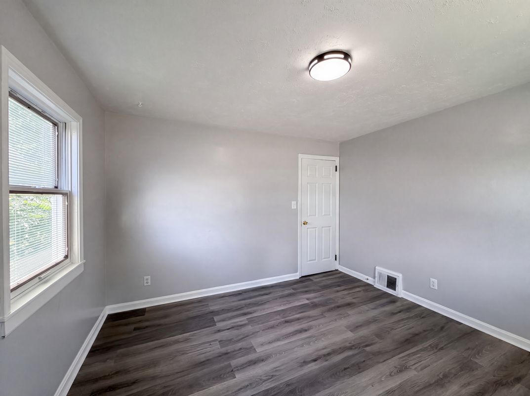 Photo 10 of 18 of 7425 Martin St, Cincinnati, OH