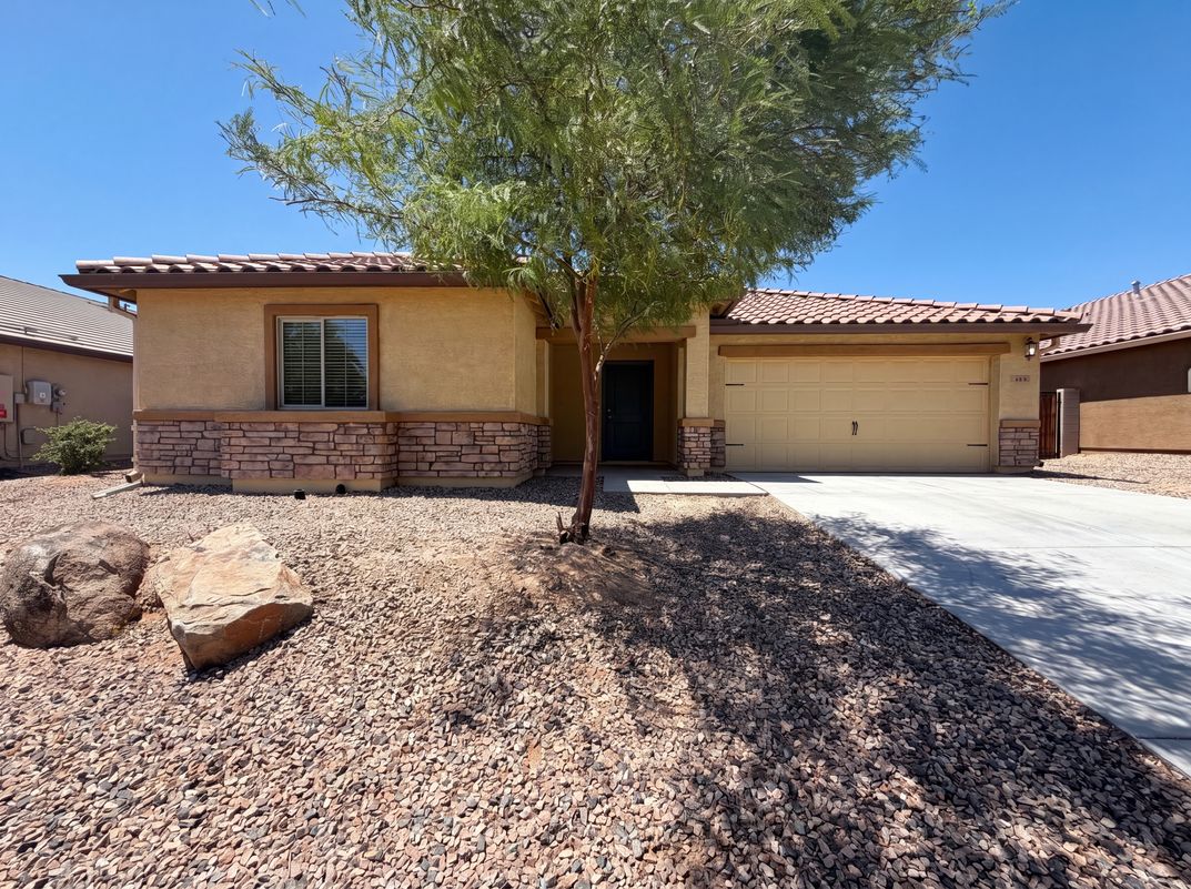 Property photo 1 of 482 W Whitetail Dr