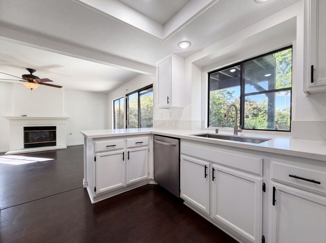 Photo 6 of 33 of 4333 Cocina Ln, Palmdale, CA
