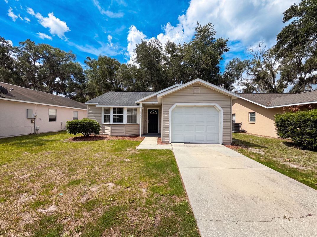 Photo 22 of 24 of 2715 Lorraine Dr, Leesburg, FL