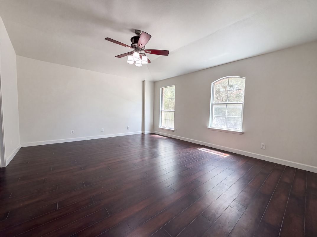 Photo 4 of 19 of 10602 Springwood Sq, Universal City, TX
