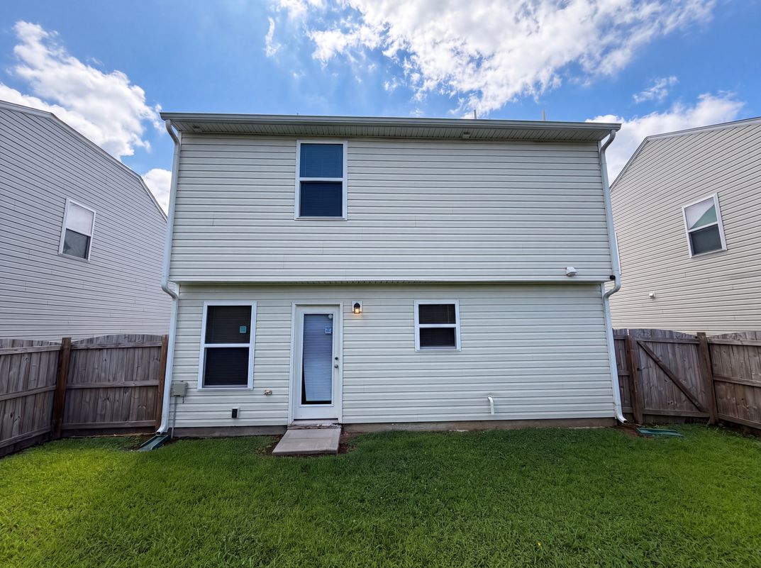 Photo 5 of 20 of 5730 Natick Dr, Charlotte, NC