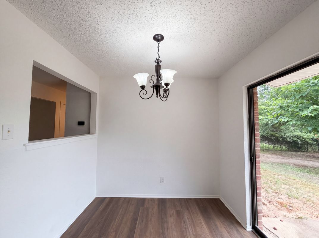 Photo 8 of 19 of 512 Lake Crest Pkwy, Azle, TX