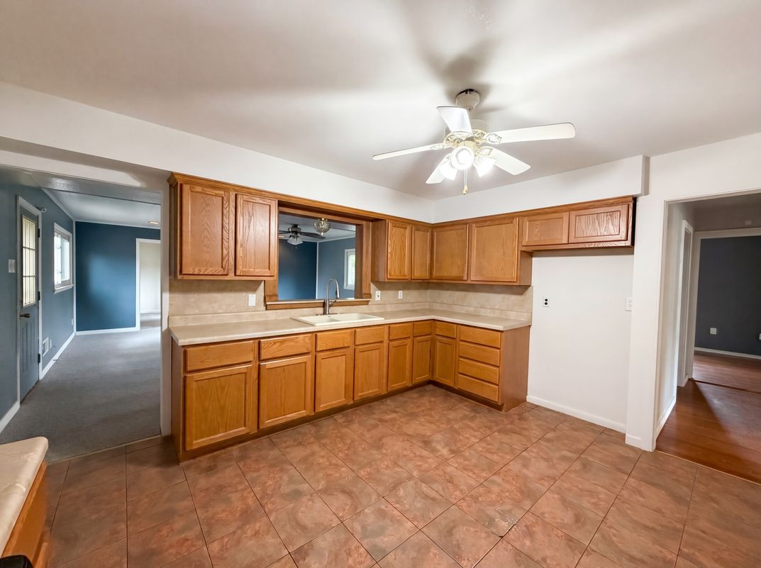 Photo 13 of 21 of 1607 N 17th St, Belleville, IL