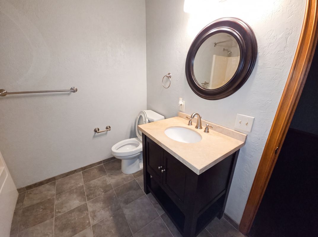 Photo 12 of 30 of 945 N Woodridge Ct, Wichita, KS