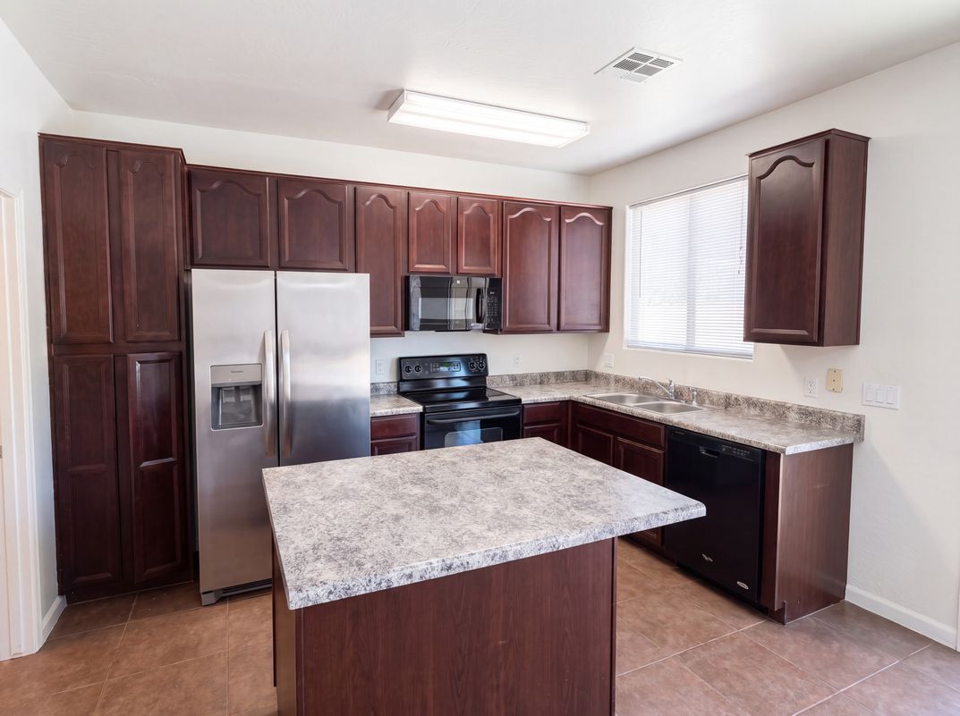 Property photo 2 of 17533 W Mandalay Ln