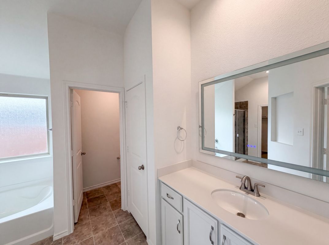 Photo 14 of 19 of 1631 Glade Meadows Dr, Joshua, TX