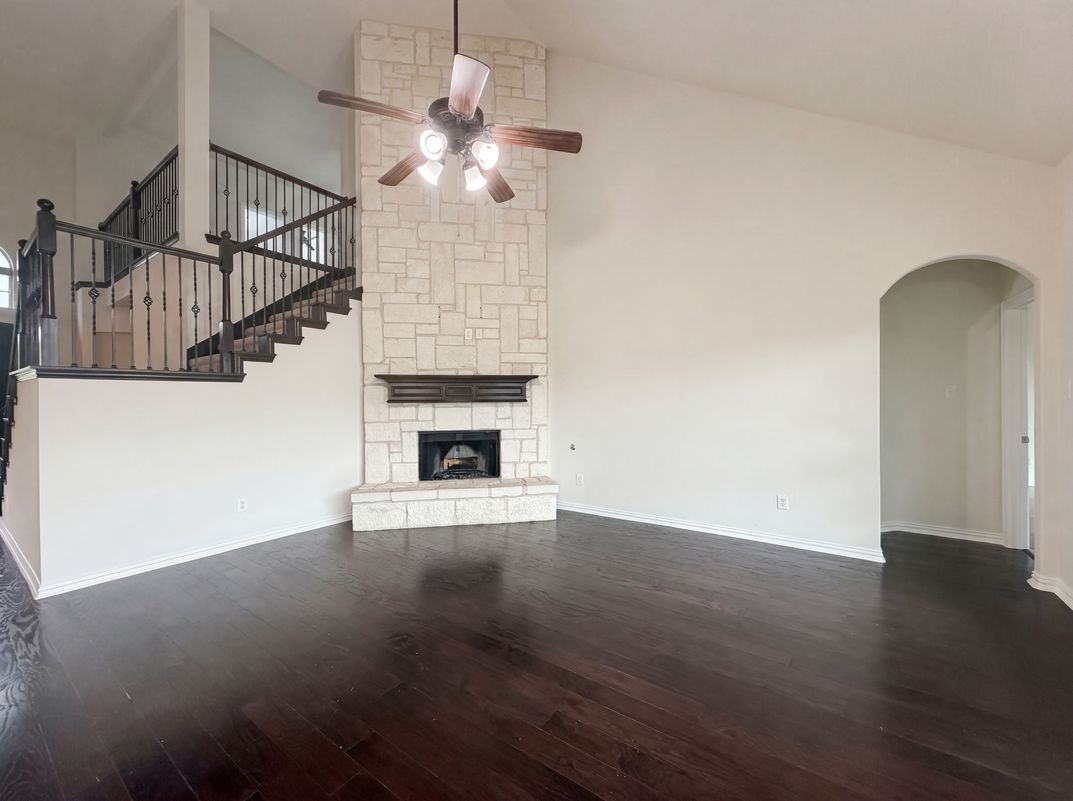 Photo 3 of 17 of 1421 Caruth Ln, Celina, TX
