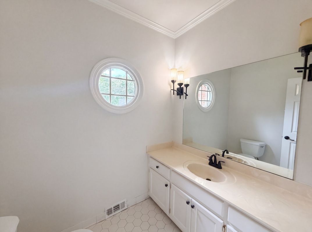 Photo 15 of 26 of 4342 Trotters Way Dr, Snellville, GA