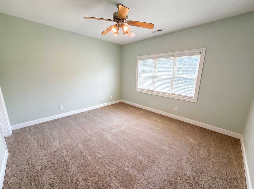 Photo 9 of 22 of 9721 Arlington Oaks Dr, Charlotte, NC