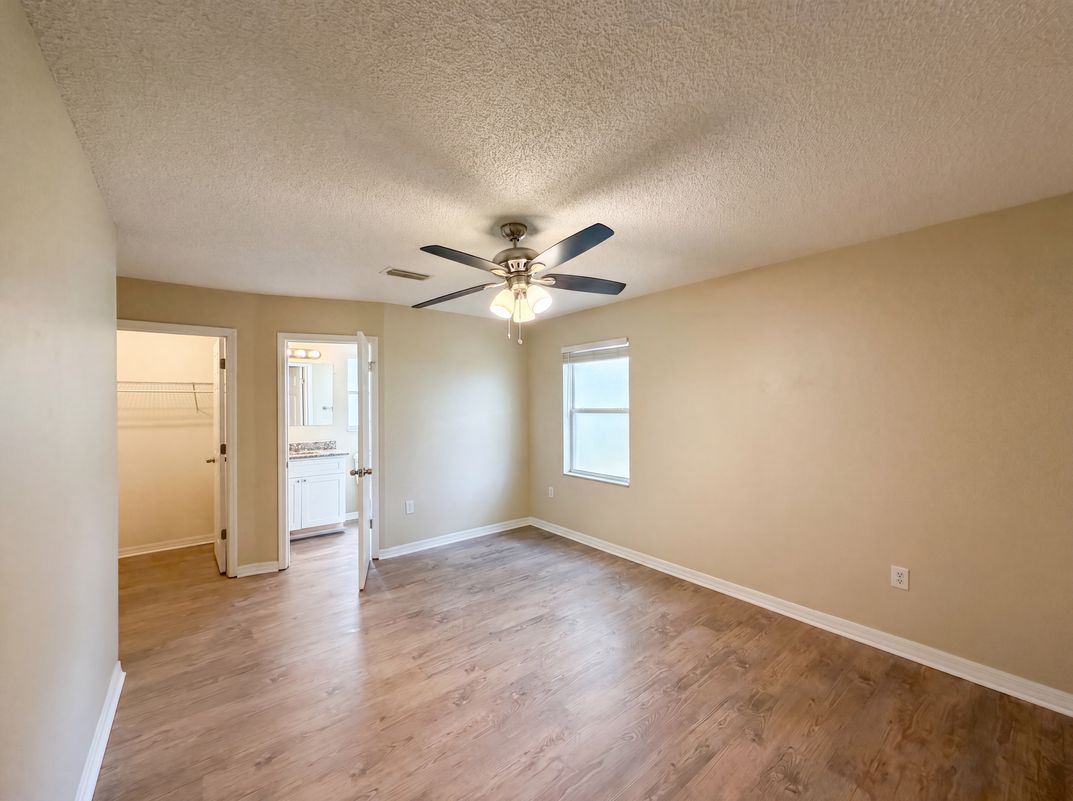 Photo 19 of 24 of 2715 Lorraine Dr, Leesburg, FL