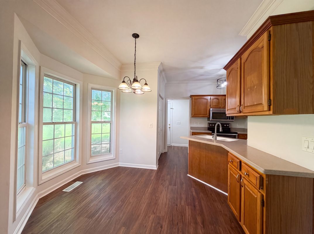 Photo 2 of 28 of 2120 Spring Lake Dr, Spring Hill, TN