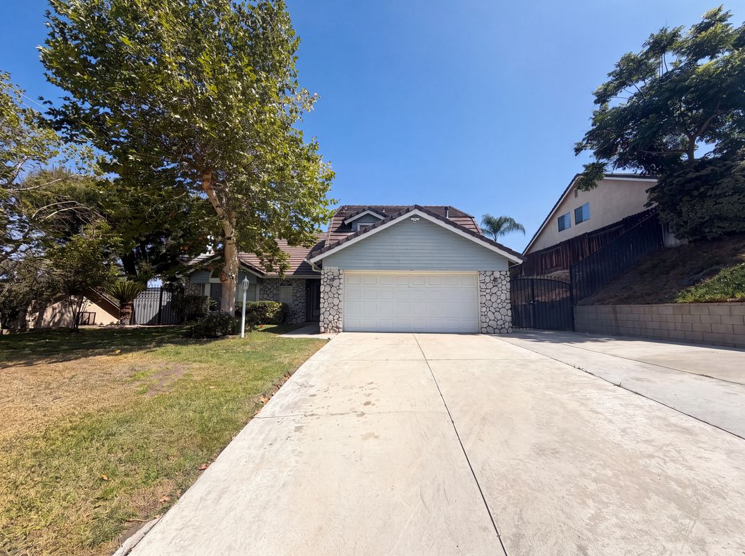 Property photo 1 of 22864 Finch St