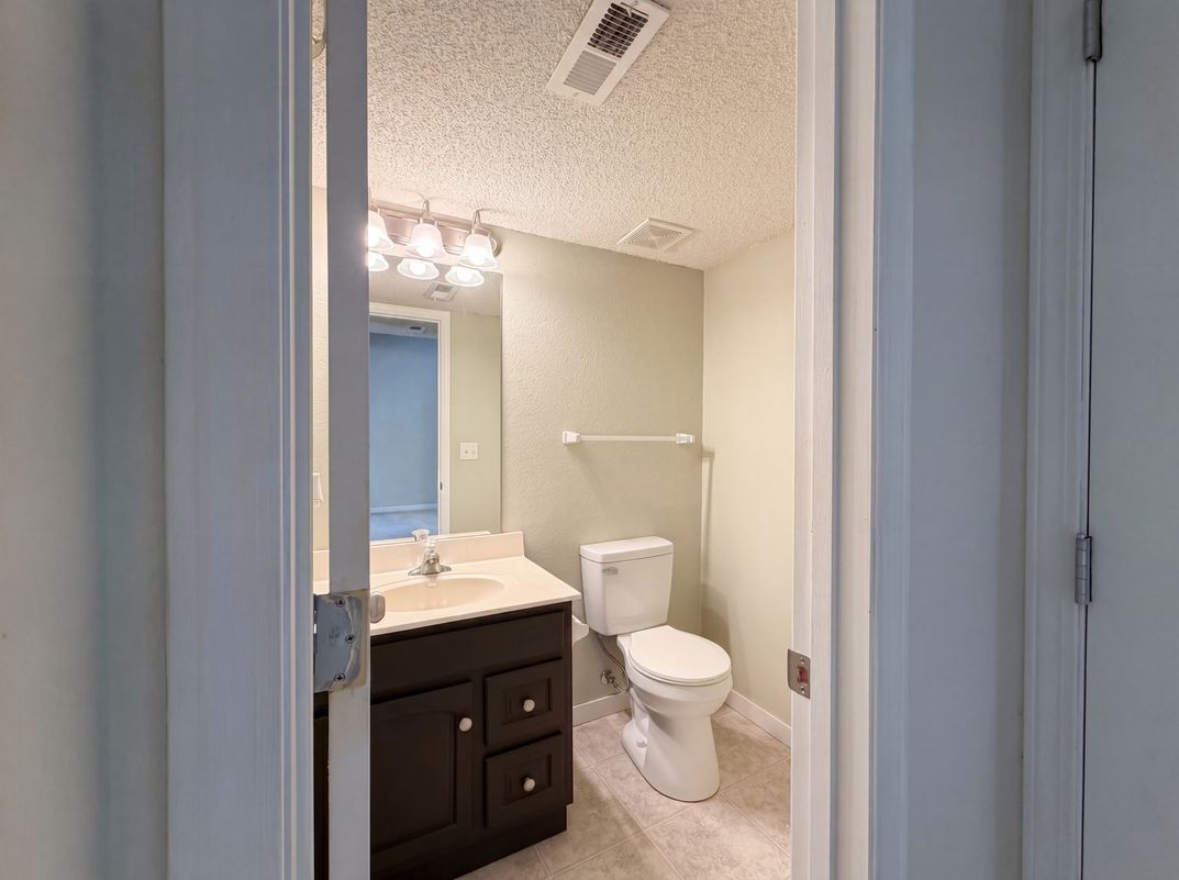 Photo 12 of 18 of 10559 E 46th Ter, Kansas City, MO