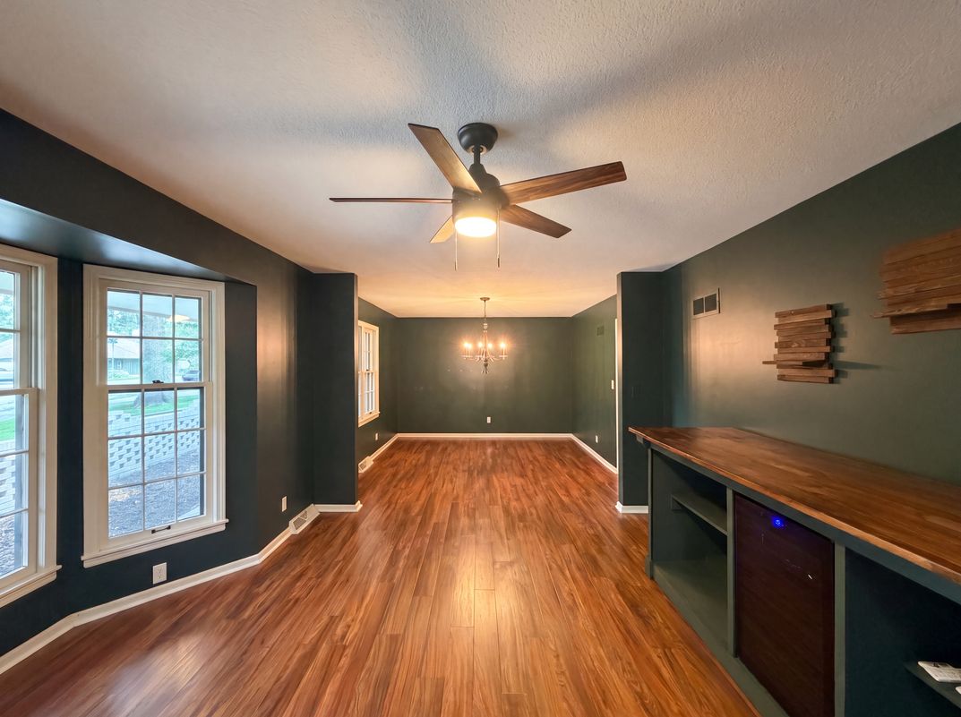 Photo 6 of 23 of 4321 NW Briarcliff Ln, Kansas City, MO